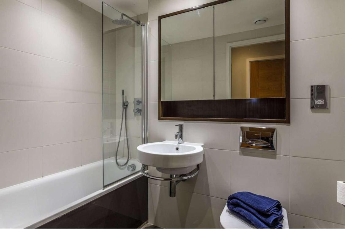 Private Room Available In Spacious High Rise Apartment With Park & City View Dublin Exteriér fotografie